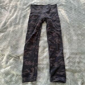 SPANX Gray and‎ Black Camouflage Leggings